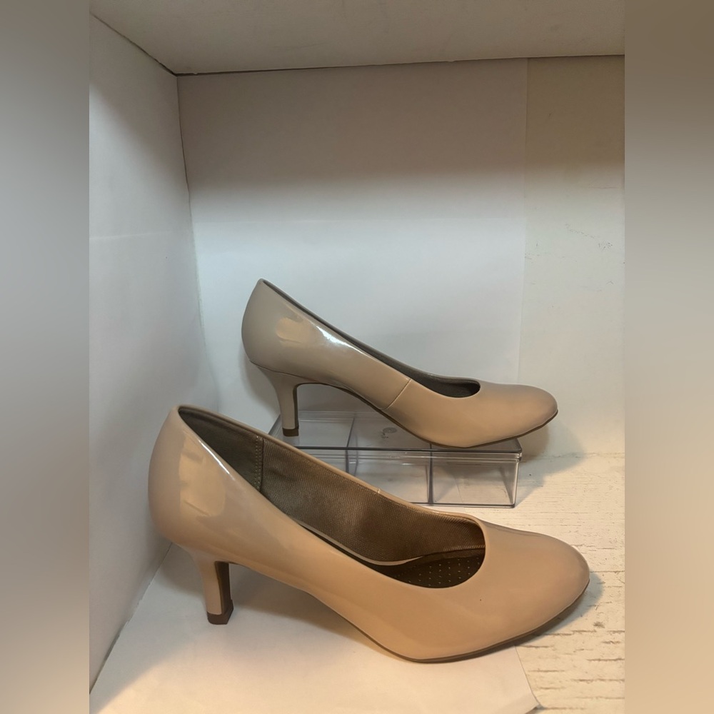 Life Stride Women's Heels in Nude